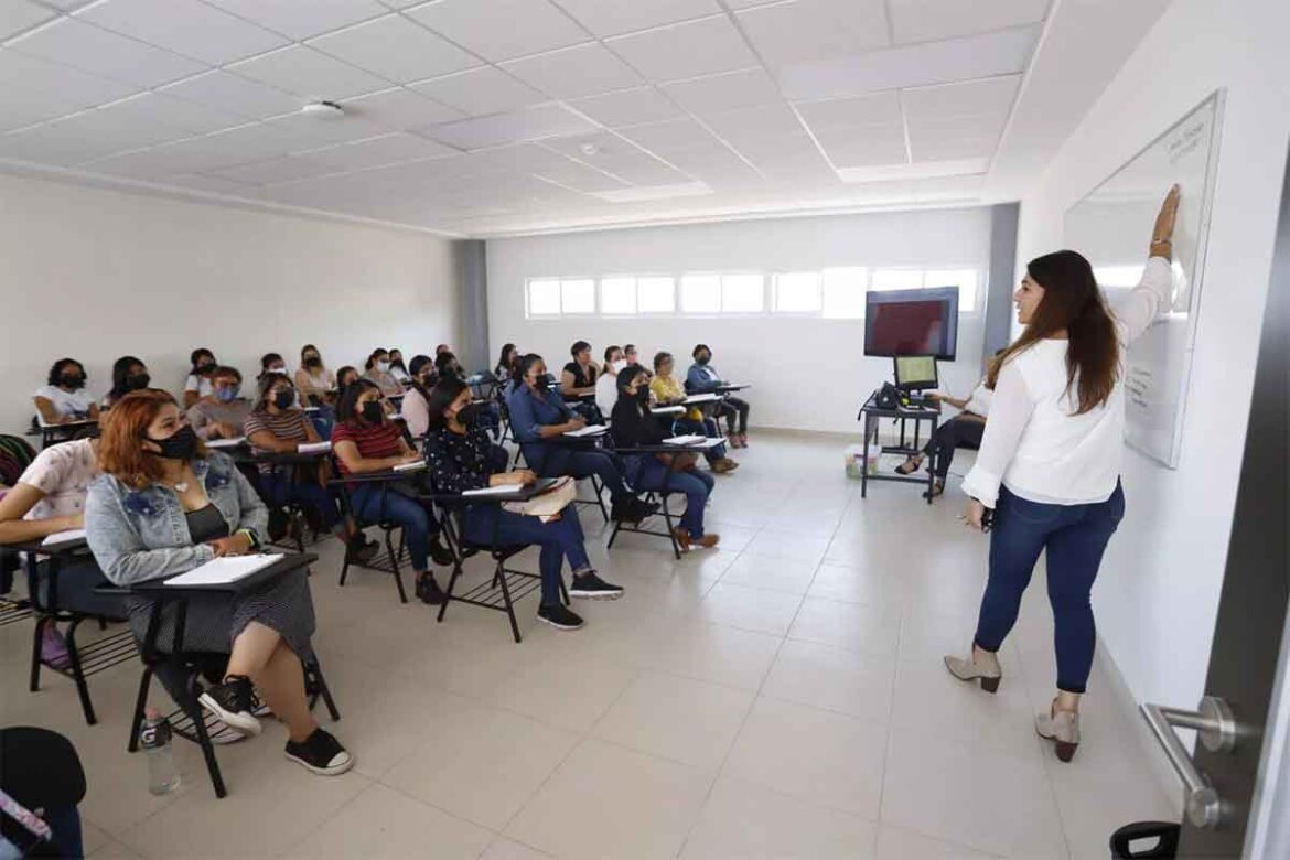 Abren convocatoria 2024 para la Universidad de las Mujeres