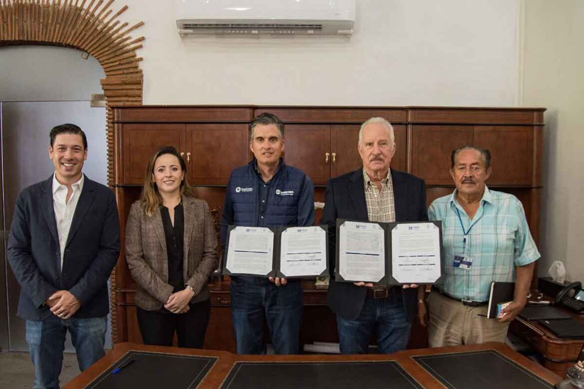 Enrique Vega encabeza firma de convenio son la CEA