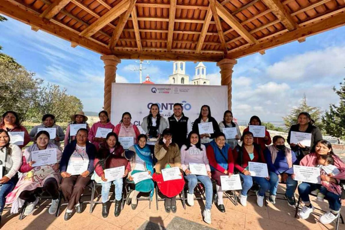 Impulsan el autoempleo a mujeres de Amealco