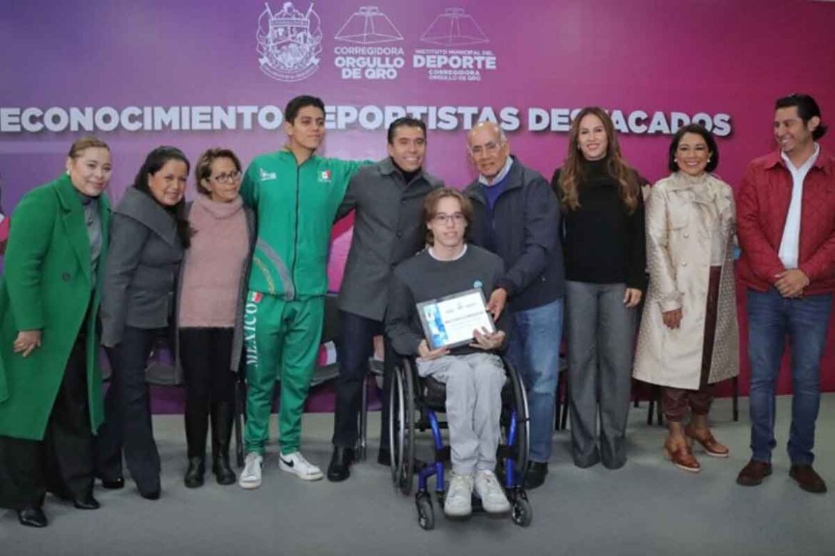 Corregidora entregó reconocimiento a atletas