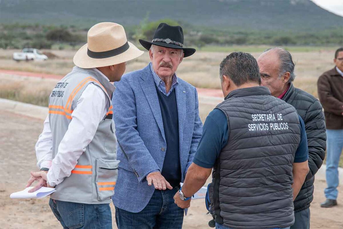 Enrique Vega supervisa obras públicas