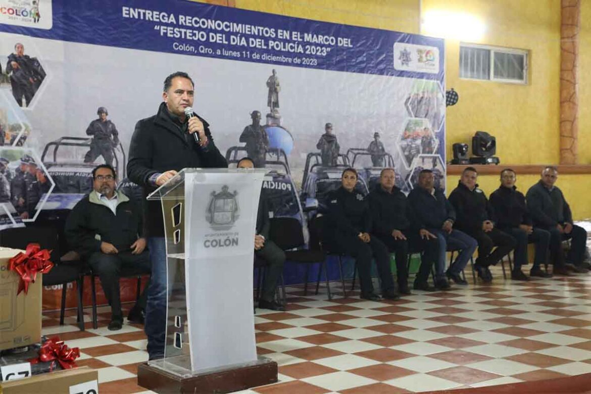 Reconoce Manuel Montes a elementos policiacos de Colón