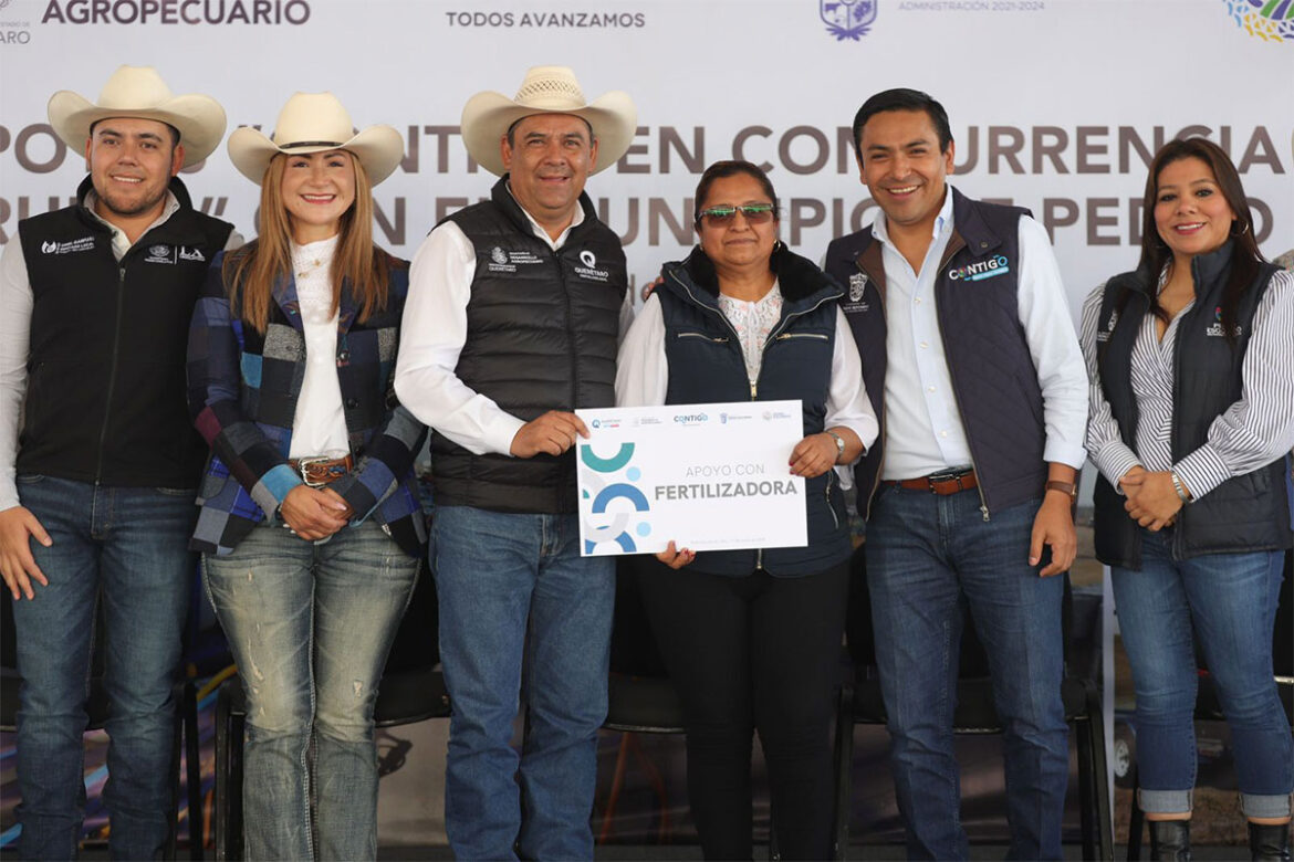 Entregan apoyos a productores de Pedro Escobedo y Cadereyta de Montes