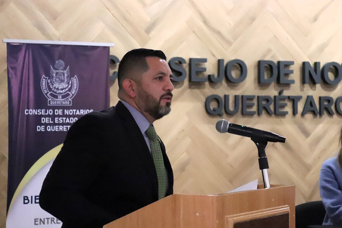 Reconocen capacitación y actualización del notariado queretano