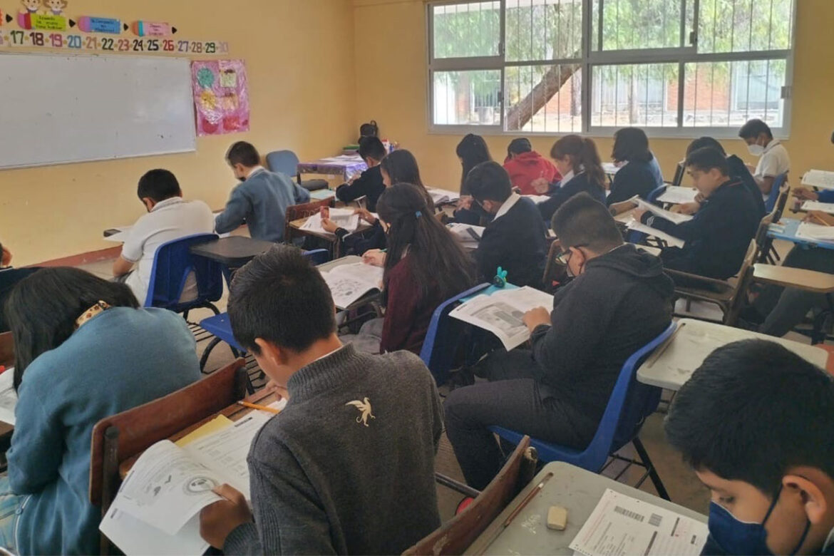 Regresan a clases estudiantes de educación básica