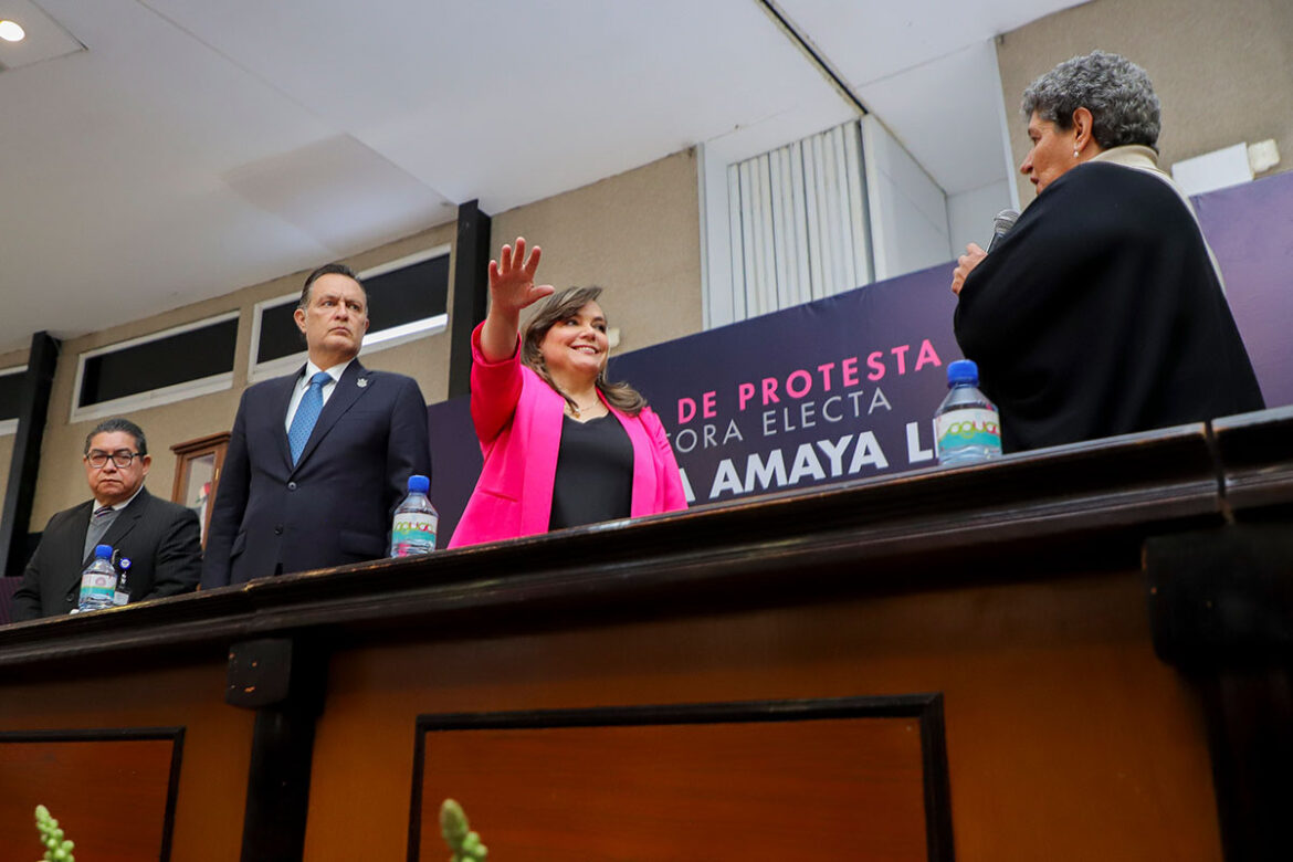 Silvia Amaya toma protesta como rectora de la UAQ