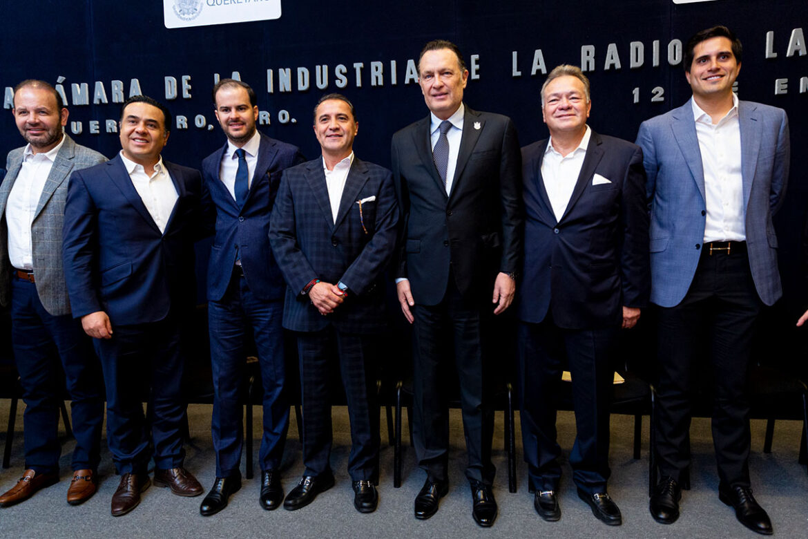Toma protesta Kuri a integrantes del consejo directivo de la CIRT