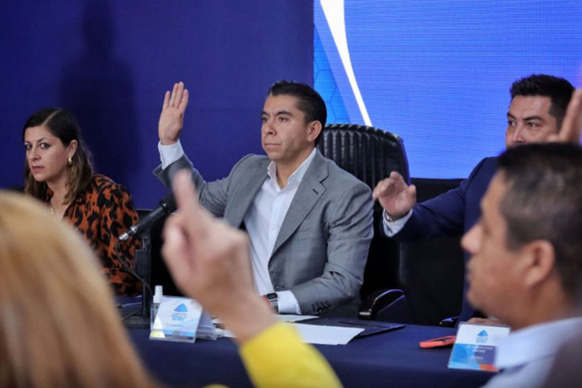 En Corregidora, aprueban licencia al alcalde Roberto Sosa