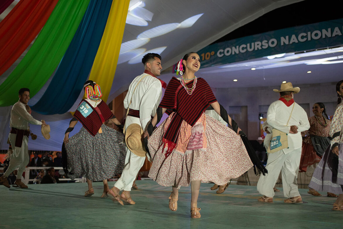 Realizan Concurso Nacional de Huapango, El Marqués 2024