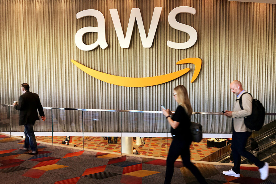 Directivos de AWS exponen proyecto de Querétaro