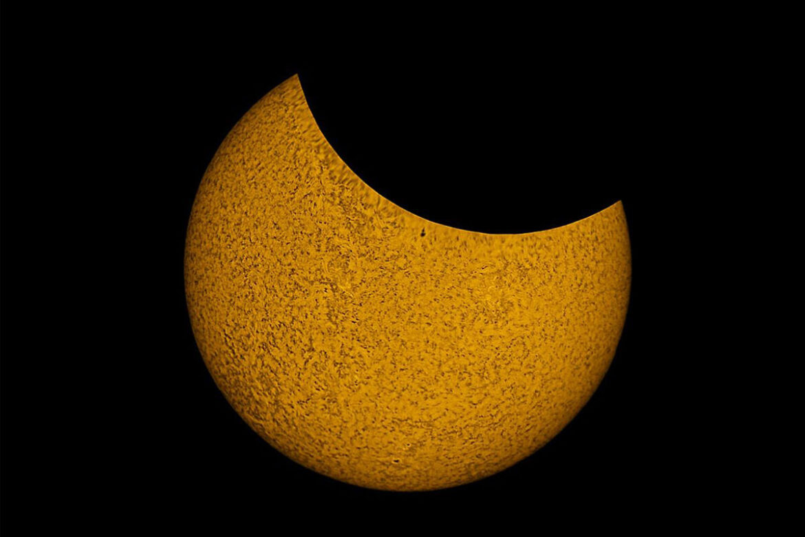 Emiten recomendaciones para presenciar el eclipse solar