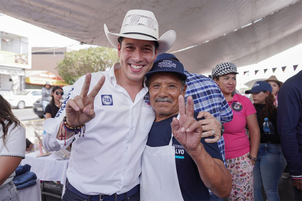 Ofrece Rodrigo Monsalvo respaldo para comerciantes