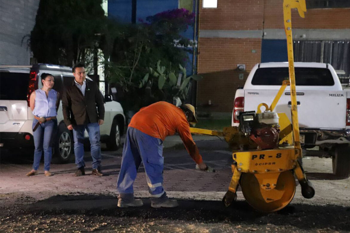 Supervisan trabajos de bacheo en el Municipio de Querétaro