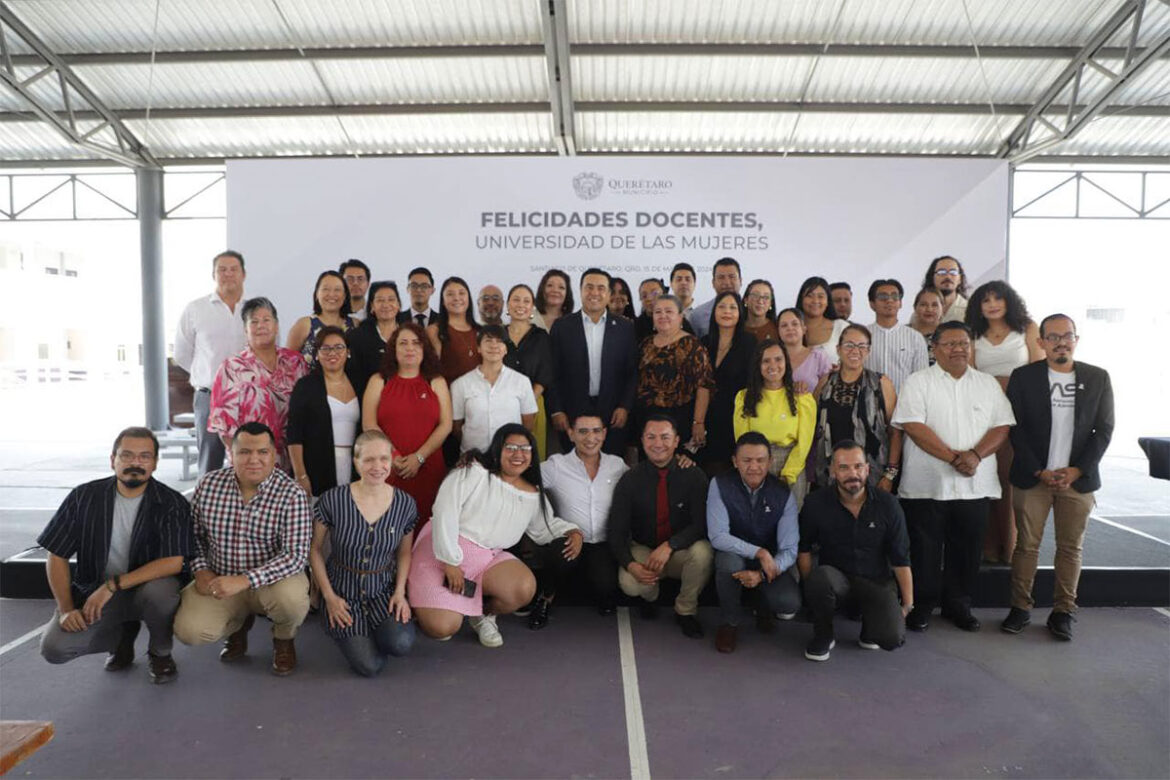 Universidad de las Mujeres festeja a sus maestros en su día