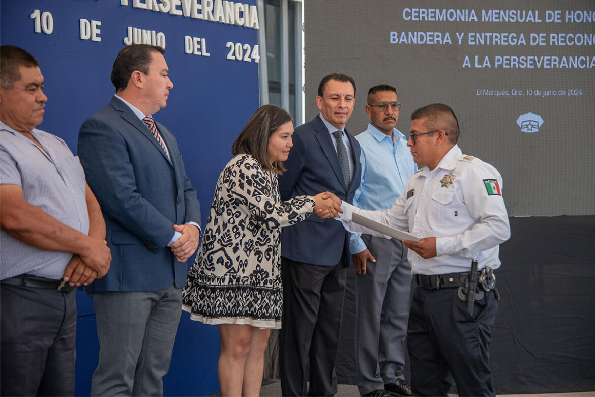 En El Marqués apoyan a elementos policiacos