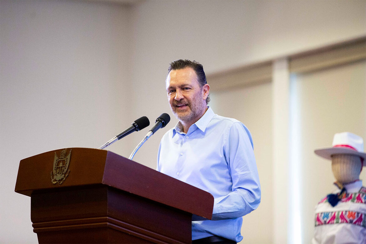 Inaugura gobernador seminario Querétaro Avanza Contigo