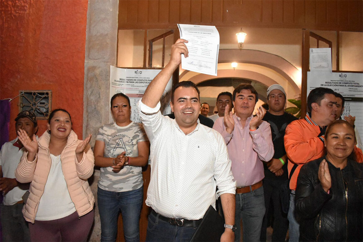 Recibe Gaspar Trueba la constancia de mayoría a Colón