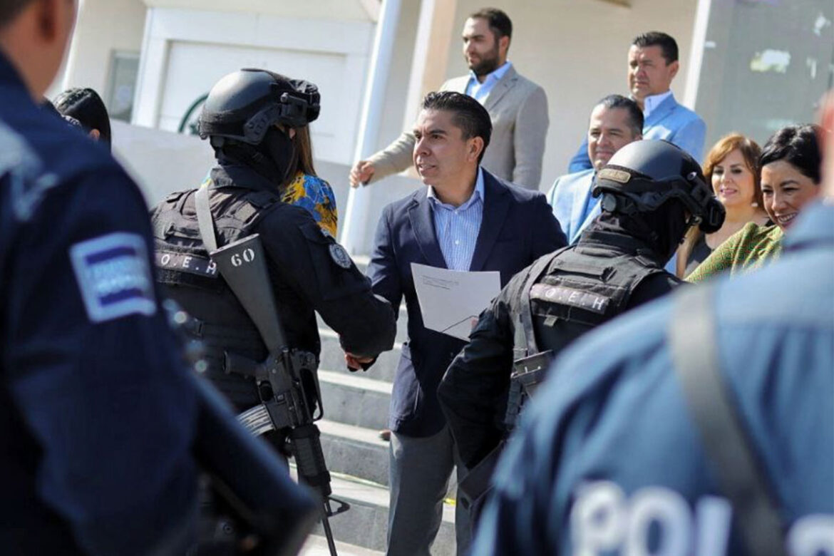 Reconoce Roberto Sosa a policías municipales de Corregidora