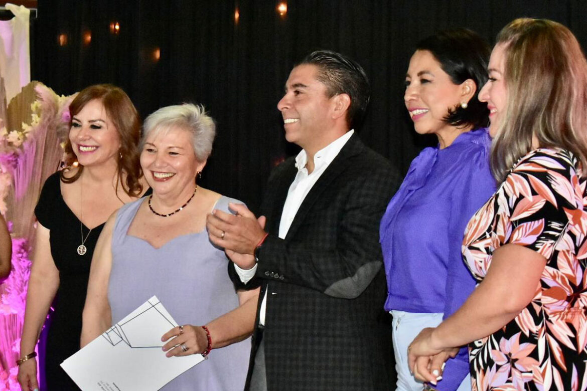 Se gradúan maestros de la Secretaría de la Mujer de Corregidora
