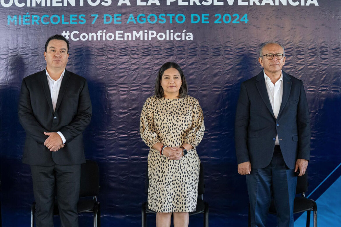 Presentan a nuevos policías en El Marqués