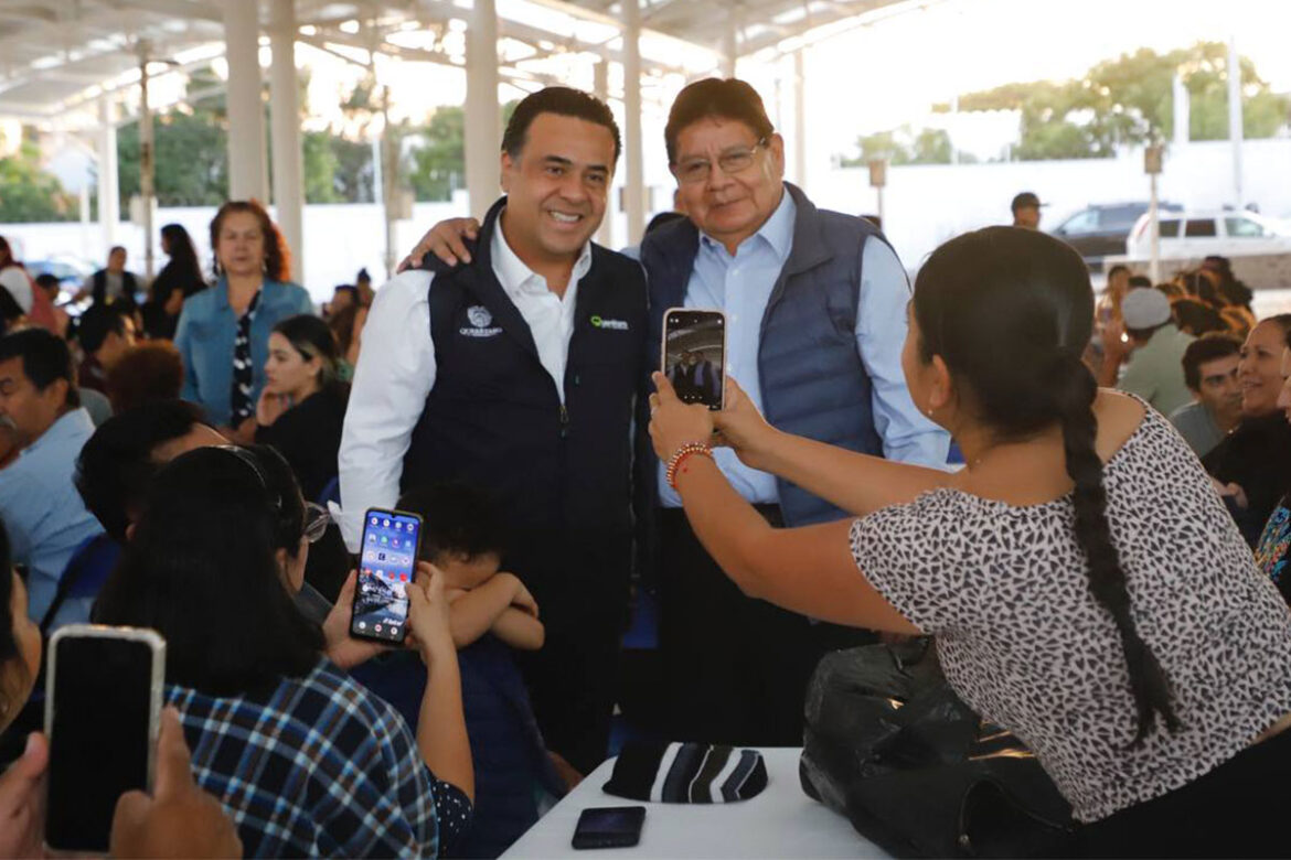 Entrega Luis Nava techumbre de tianguis Cuicatecos