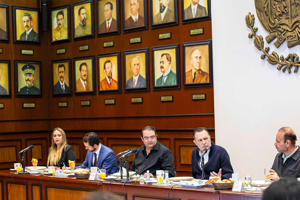 Mauricio Kuri se reúne con diputados locales