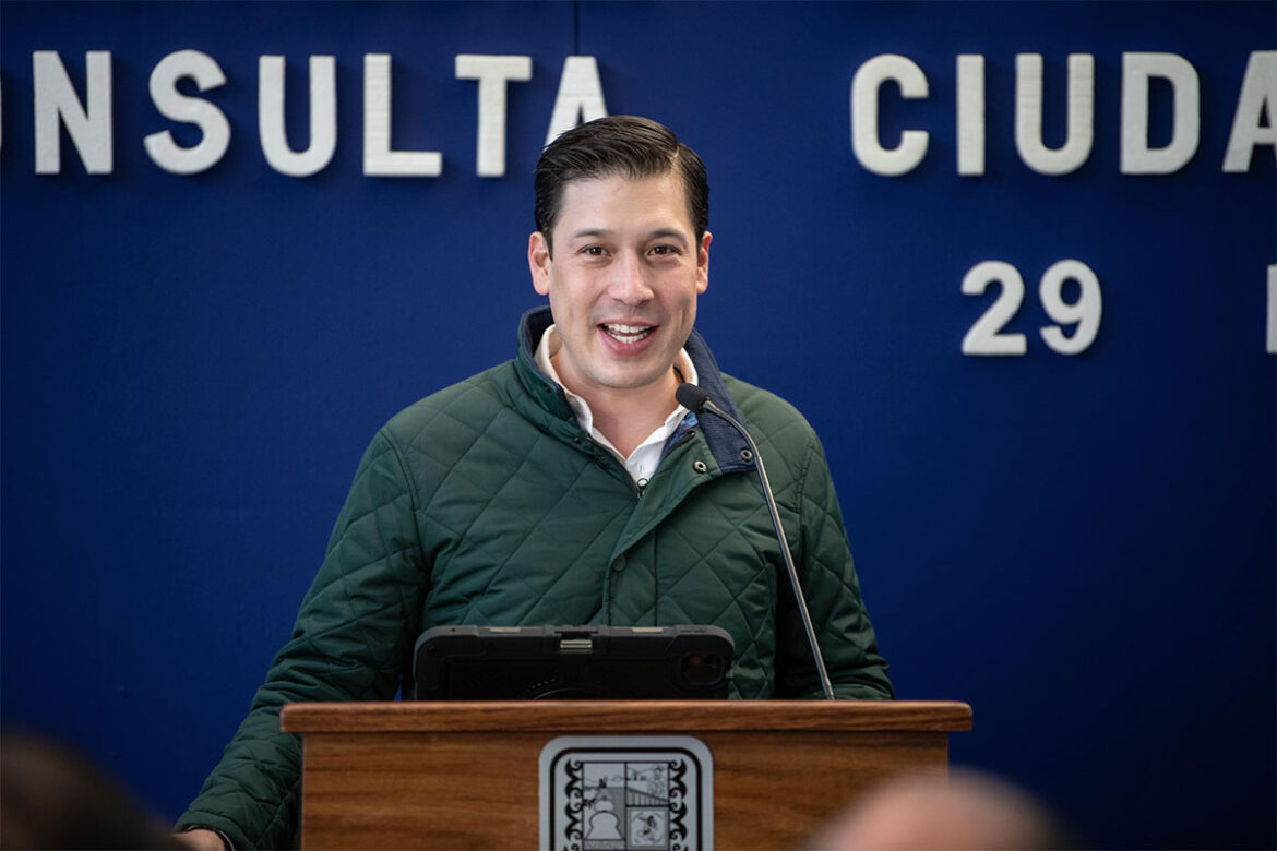 Rodrigo Monsalvo acude a la instalación de consulta ciudadana