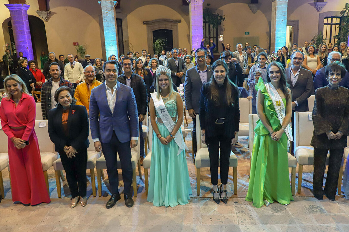 Proclaman a Reina de las Fiestas de Navidad de Querétaro
