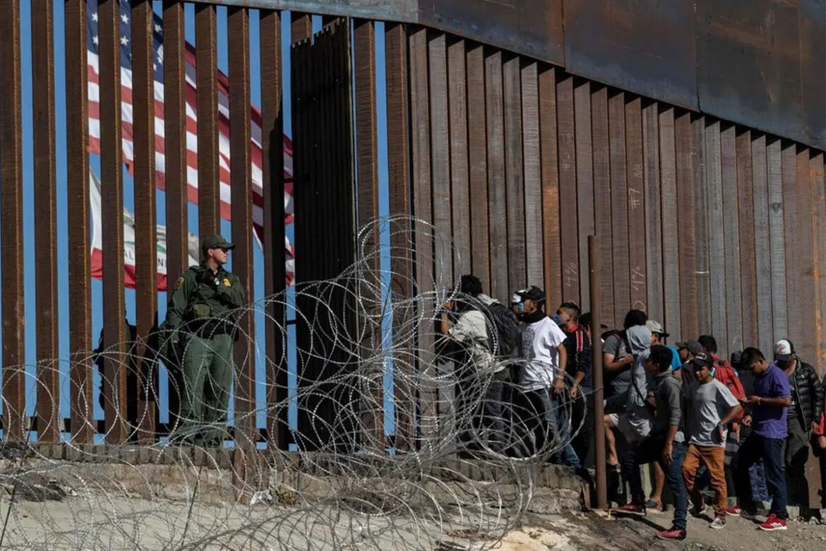 Texas ofrece a Trump terreno para un centro de deportación de migrantes