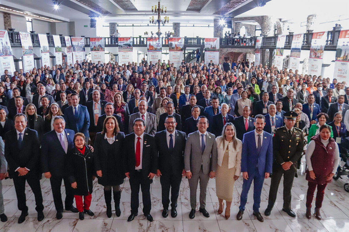 'La educación es fundamental para el desarrollo de Querétaro'