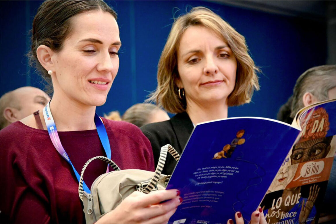 Presentan en la FIL el libro 'Lo que nos hace humanos'
