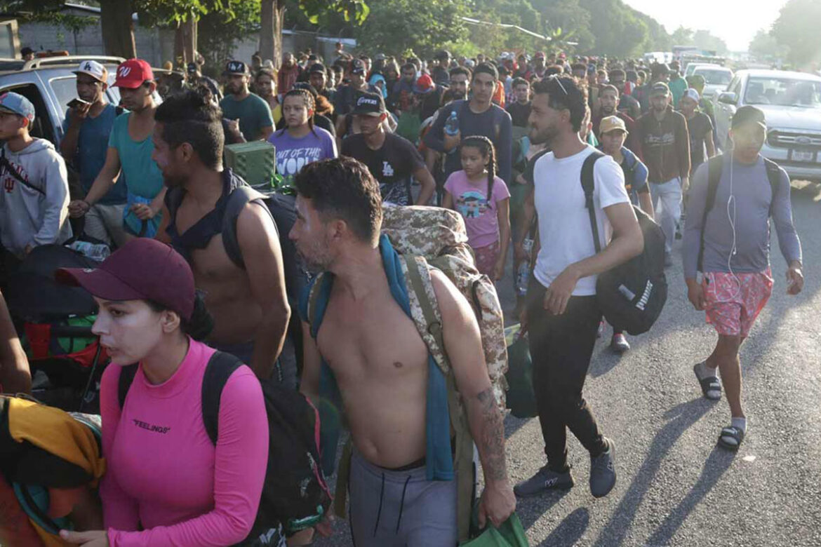 Parte otra caravana migrante con intención de llegar a EUA