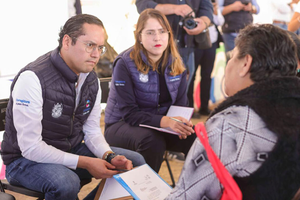 Alrededor de 300 personas fueron atendidas de manera personal por el alcalde y los secretarios municipales.