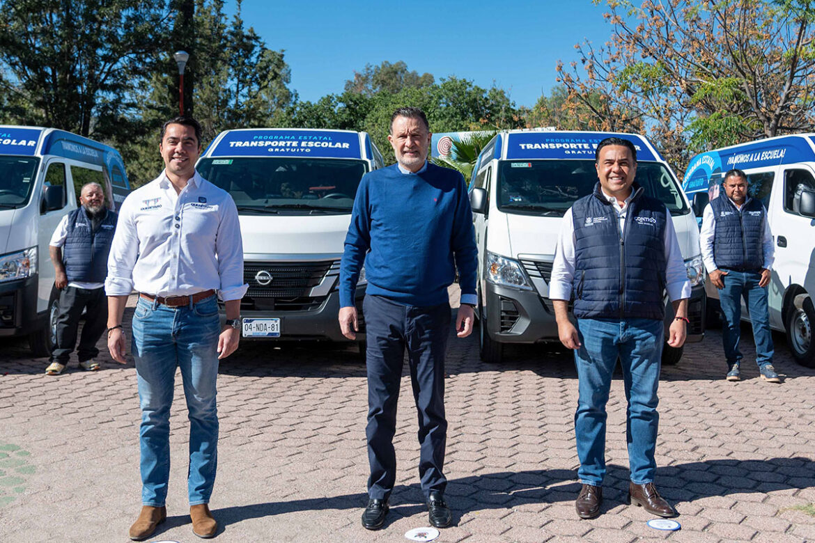Mauricio Kuri entrega nuevas unidades de Transporte Escolar