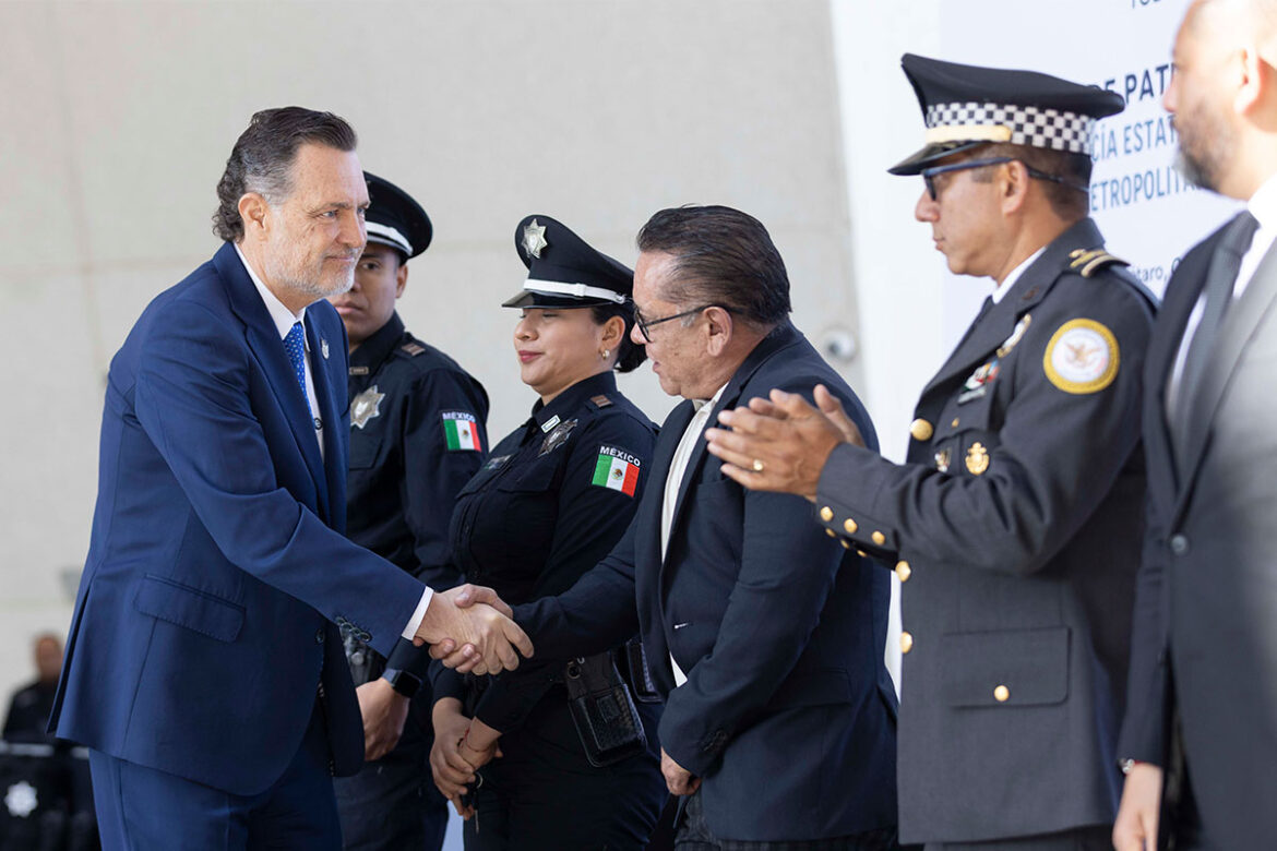 Kuri entrega equipamiento a corporaciones policiales