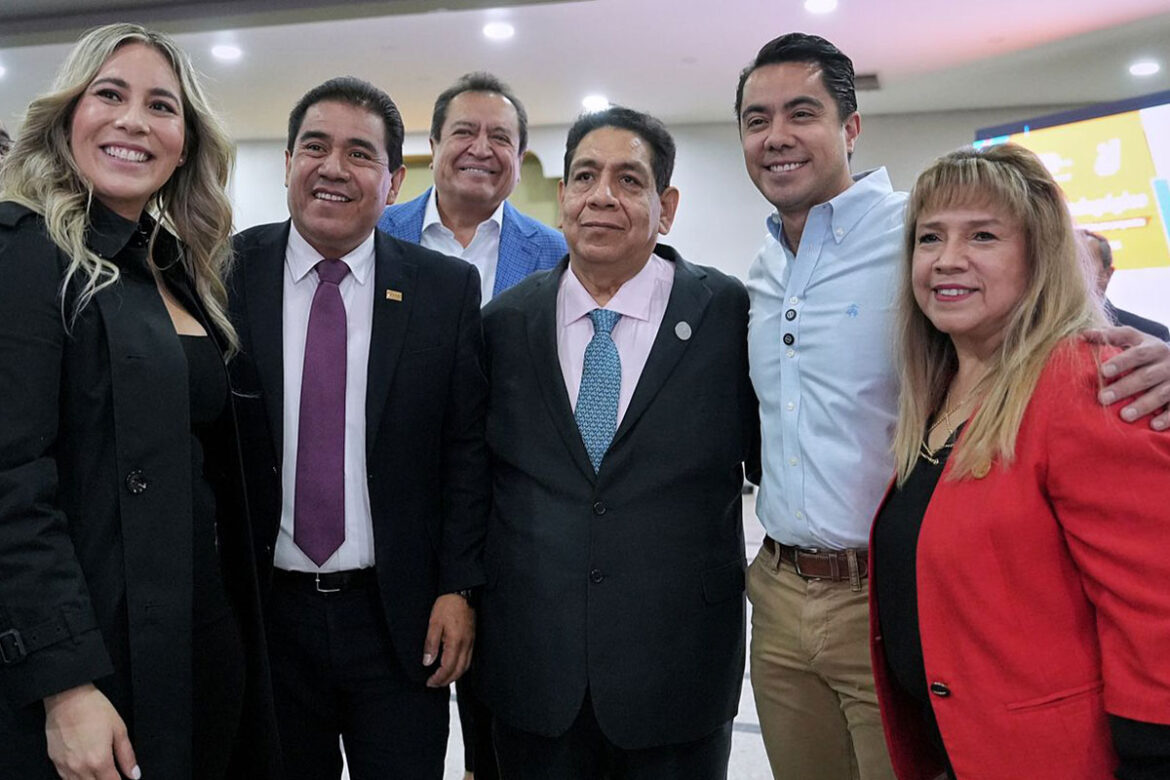 La educación, el arma más poderosa: 'Felifer' Macías