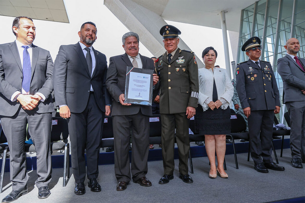 Reconocen a personal médico por su labor durante la pandemia