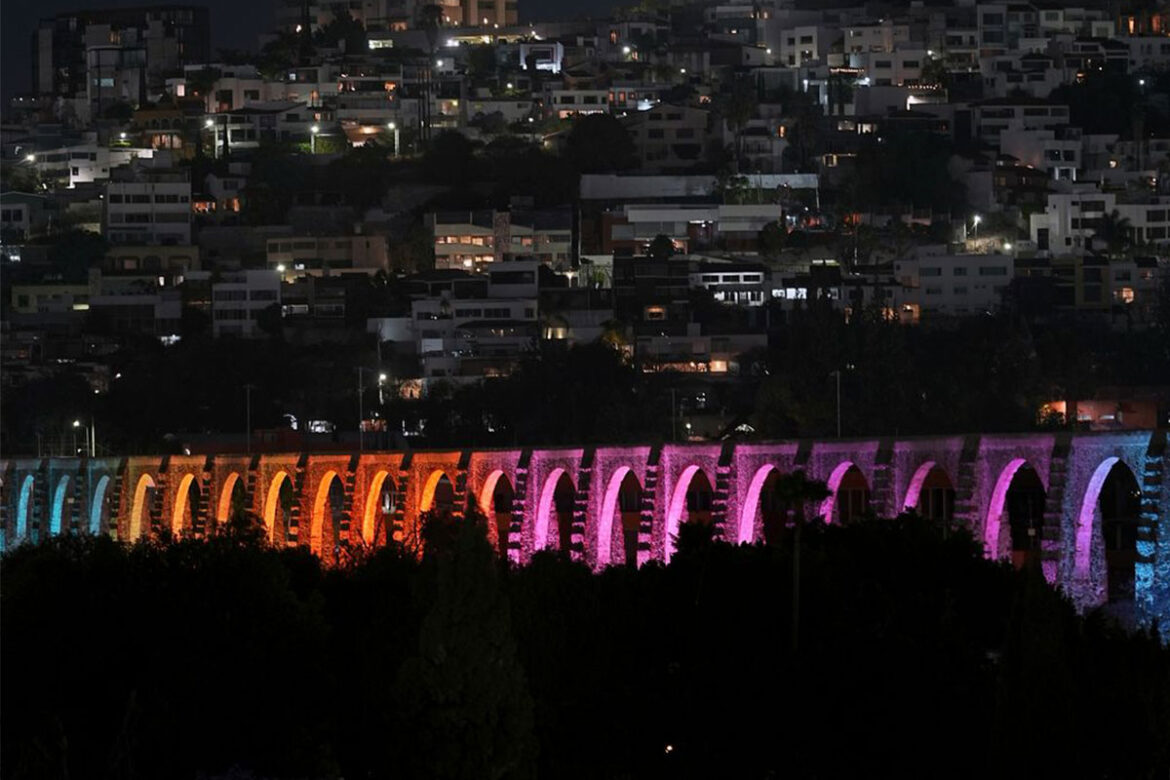 'Felifer' Macías encabeza encendido de Los Arcos para concientizar sobre la neurodivergencia