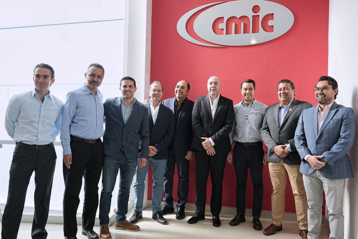 'Felifer' Macías se reúne con integrantes de la CMIC