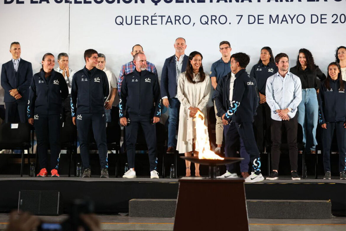 Abanderan a atletas queretanos que asistirán a Olimpiada Nacional