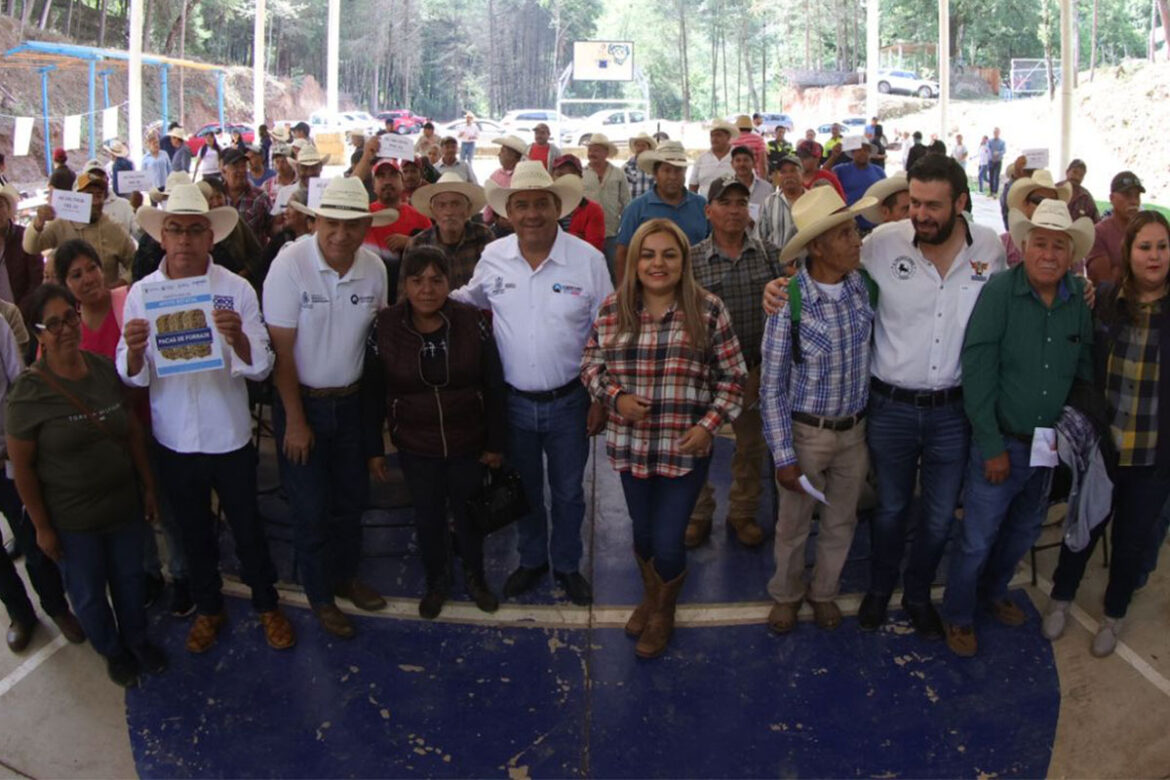 Arranca Sedea entrega de forraje en la Sierra Gorda