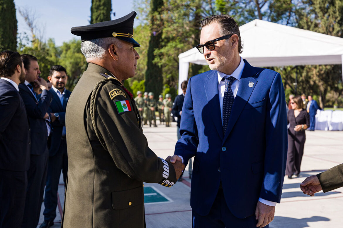 Kuri asiste al cambio de mando de la Décimo Séptima Zona Militar
