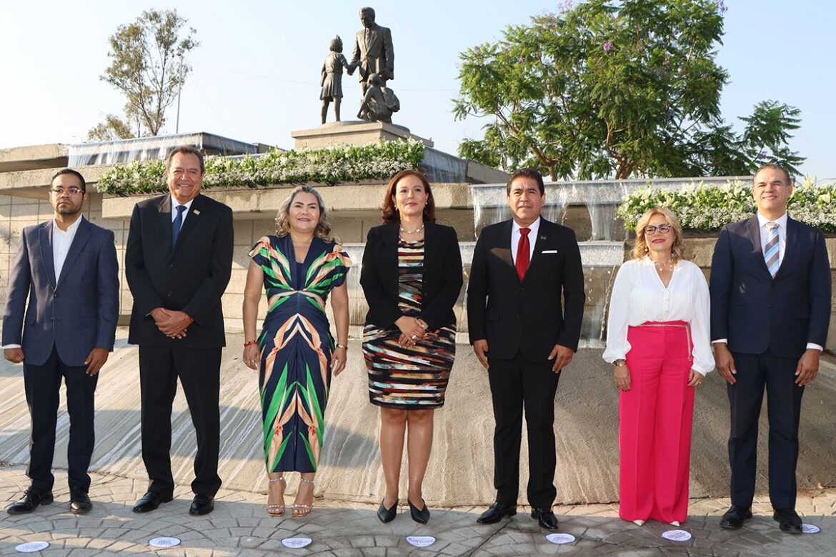 Martha Elena Soto celebra al magisterio queretano