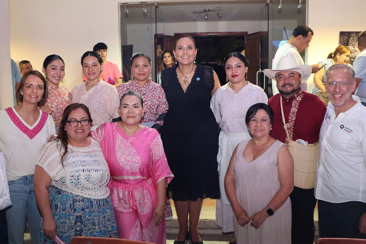 Martha Elena Soto encabeza celebración del Día del Maestro