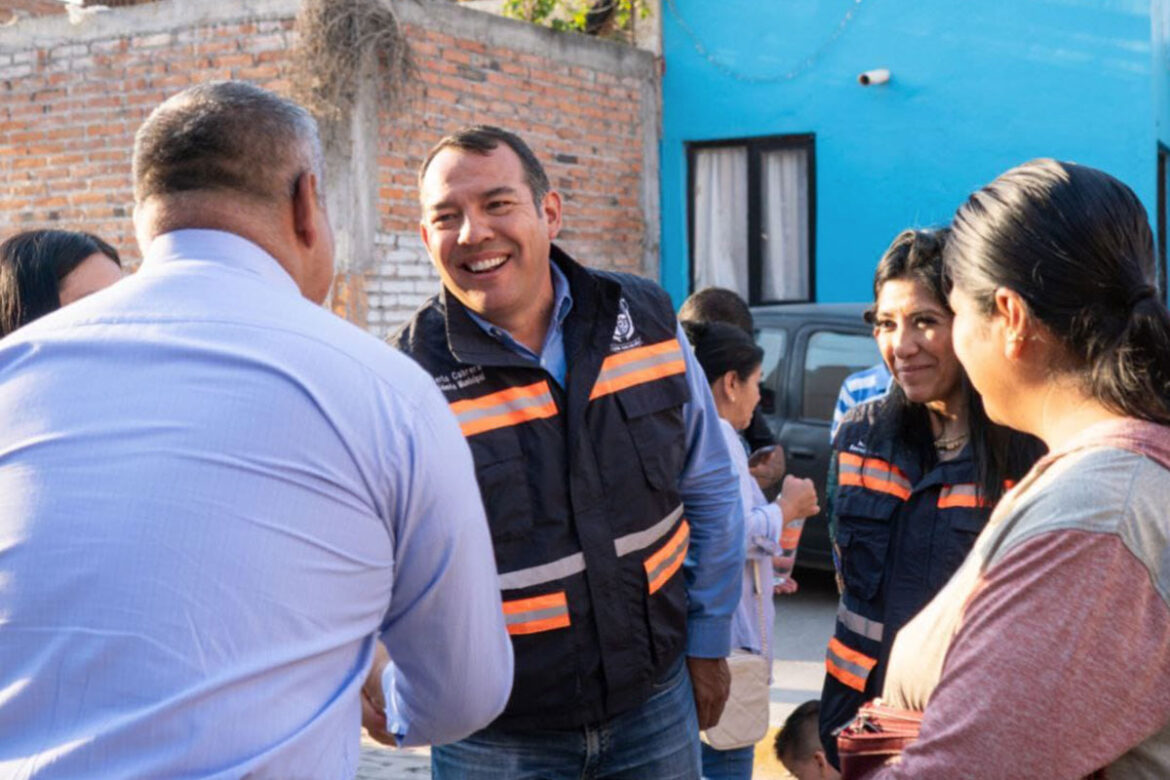 Roberto Cabrera invierte en rehabilitación de calles