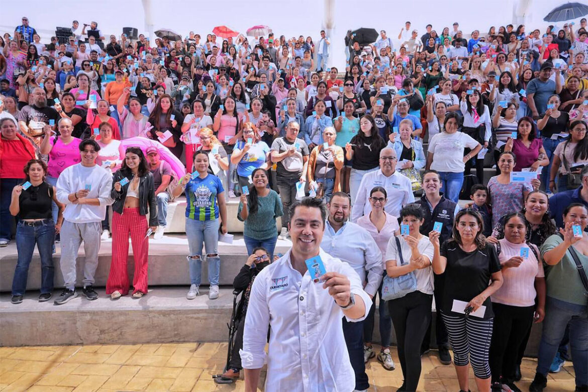'Felifer' Macías da inicio al programa social 'El Extra'