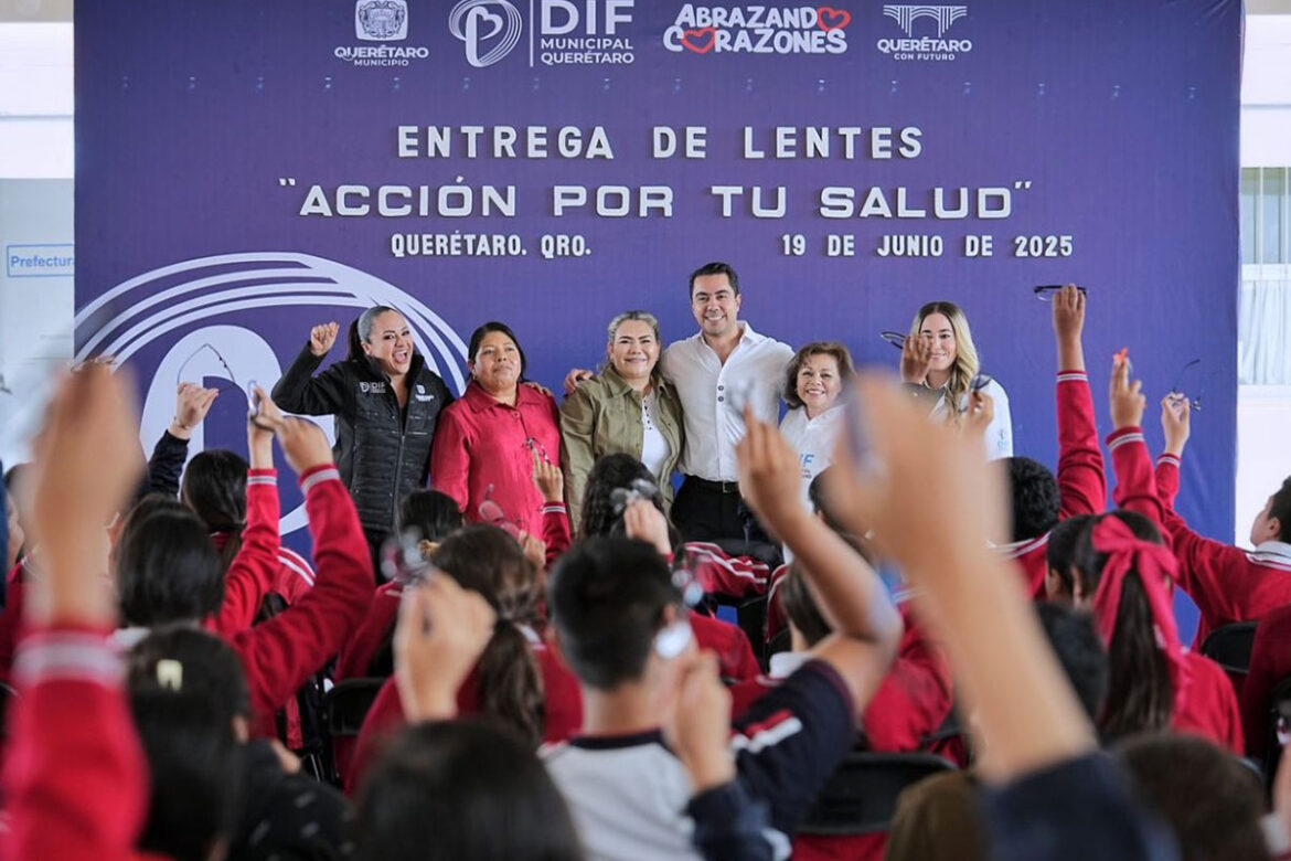 'Felifer' entrega lentes a estudiantes