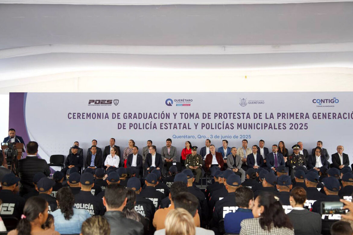 Mauricio Kuri encabeza ceremonia de graduación de policías