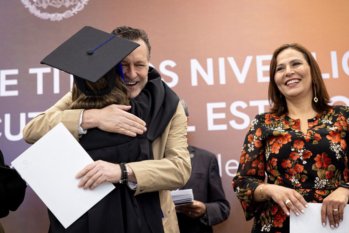- Realizan ceremonia de titulación de trabajadores del Poder Ejecutivo