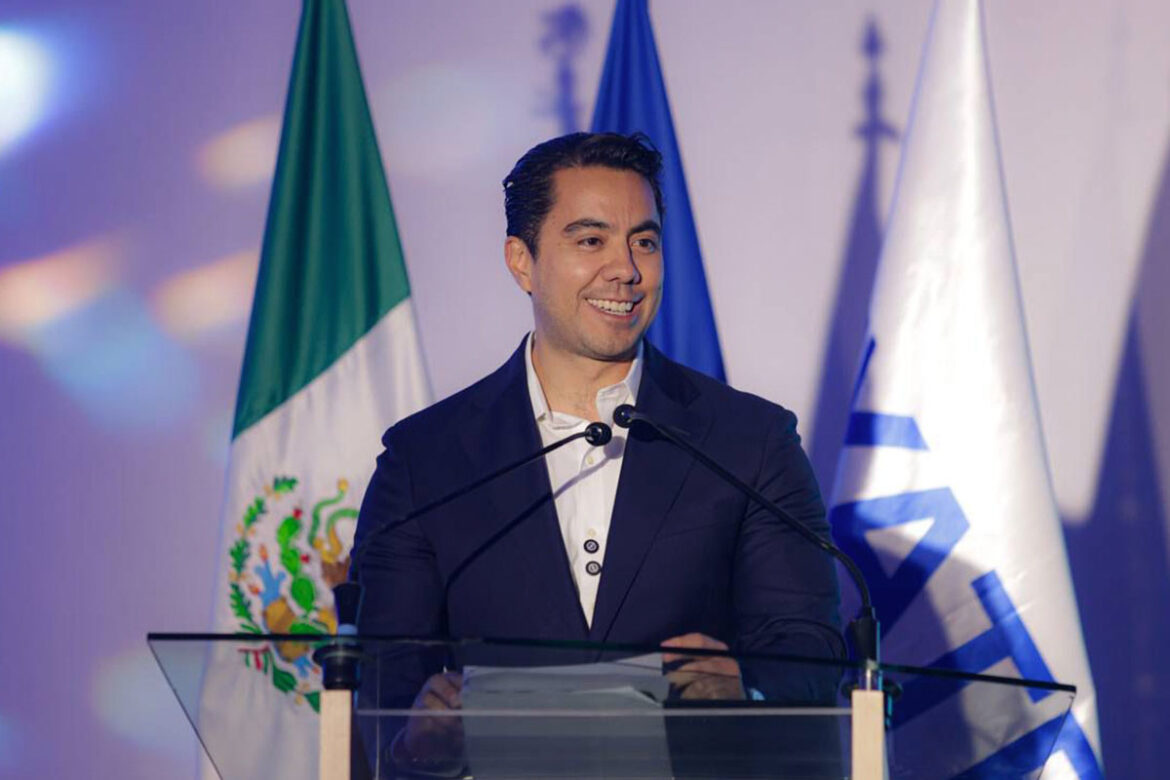 'Felifer' Macías participa en la entrega del Premio al Mérito EXATEC